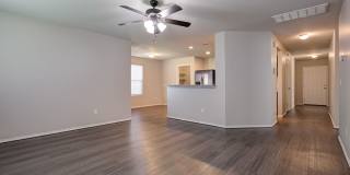 Beautiful 3-Bedroom Home with Easy Access to I-35 & I-240 Gallery 9