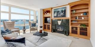 Elegant Riverfront Condo with Panoramic Views & Modern Comforts in Vancouver, WA Gallery 1