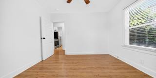 5225 De Longpre Ave. Gallery 31