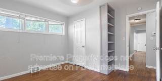 1112 E Elm St Gallery 6