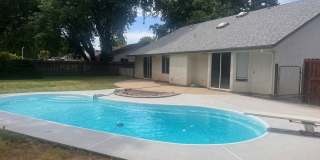 4 Bedroom Home With Pool! Gallery 21