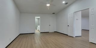 Room in 3 Bedroom Home at Jenkins Dr Gallery 13