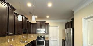 Lovely 3 Bed 2.5 Bath Home with Community Amenities Gallery 7