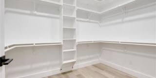 11725 Bell Avenue Gallery 32