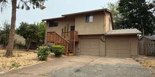 Light & Bright 3-Bedroom Home with Huge Backyard – Pet Friendly! Gallery 1