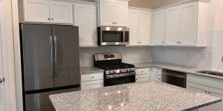 Beautiful 3BR/2.5BA Townhouse located in Kellerton Place Gallery 4