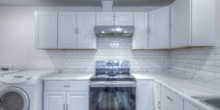 Spacious 3 Bedroom, 2 Bath Duplex with Garage, Washer & Dryer Included – Move-In Ready! Gallery 1