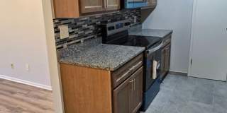 Beautifully Renovated Two Bedroom Condo in Ladue School District Gallery 7