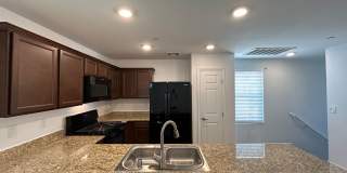 Cozy 2-Bedroom 2-Bathroom Townhouse in Gated Community! Gallery 7