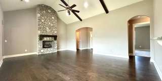 Gorgeous Home with Vaulted Ceilings and Large Fenced Yard! Spacious 3 Bedroom and 2 Bath Home! Gallery 10