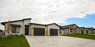 Stunning 2-bedroom, 2-bathroom Townhome In Raymore MO Gallery 1