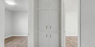 Evanston Apartments Gallery 17