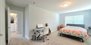 Stunning Newer, 2 Story 3/2.5 Home in a Quiet Cul-de-sac Gallery 16