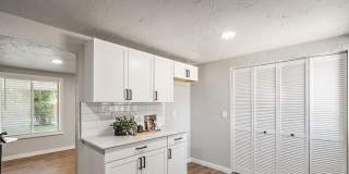 316 East 46th Place Gallery 6