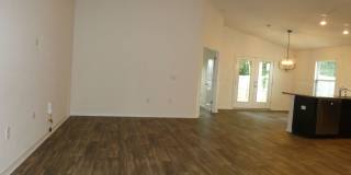 Spacious 4-Bedroom Home - Woodlands Gallery 5