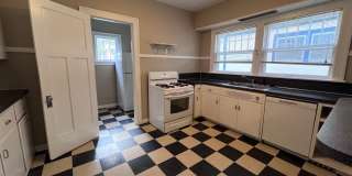 3 Bedroom Duplex on a Brick Cul-de-sac, Blocks From Eastown and Cherry Hill! Gallery 22