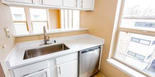 1 Bed 1 Bath Condo in Capitol Hill Gallery 8