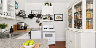 SEPTEMBER 10 Large FAIRMOUNT TOWNHOUSE - private patio Gallery 8