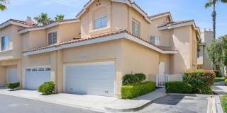 Spacious 2bed 2.5bath Condo with attached 2 car garage Gallery 1