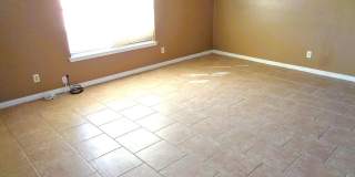 Nice Single Level Northeast Duplex With Refrigerated Air Located In Quiet Neighborhood Gallery 4