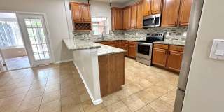 Spacious Two-Story Home with Hot Tub, Pool Table & Fenced Yard in Panther Creek Gallery 11