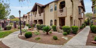 2BD 2BTH Condo w/ Fireplace & Community Pool. Gallery 1