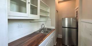 1BR/1BA UPDATED Apartment in Duck Pond Area - Available Early August! Gallery 9
