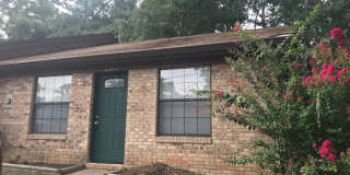 FABULOUS 2/1.5 w/ No Carpet, Vaulted Ceilings, Fenced Yard, & Corner Lot! Avail August 1st for $1050/month! FABULOUS 2/1.5 w/ No Carpet, Vaulted Ceilings, Fenced Yard, & Corner Lot! Avail August 1st for $1050/month! Gallery 1