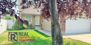 MOVE IN SPECIAL - 5 Bedroom 3.5 Bath Duplex - 2 car garag Gallery 1