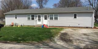 Remodeled 2 Bedroom Duplex Gallery 1