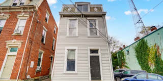 Clifton House For 2026-2027 With Parking Lot! Gallery 1