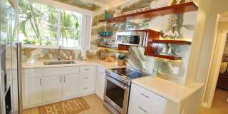Beach Style 2 bed/2bath Luxury Condo - Finely Furnished - Steps from the Beach - Resort Amenities - Gallery 3