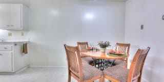 Graceland Plaza Apartments Gallery 7