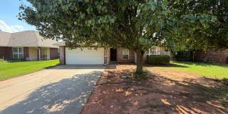3 Bed 2 Bath Home in Mustang Gallery 1