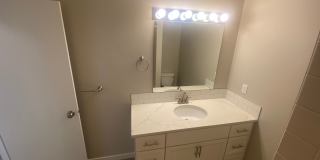 Charming 3 Bed, 3 Bath Duplex near Riverside State Park! Gallery 27