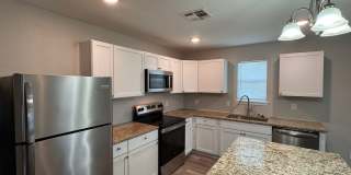 3 bed 2 bath Duplex. Gallery 8