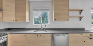 Redwood City: Newly Remodeled 1 Bed 1 Ba w/ In-Unit Washer/Dryer & Private Garage w/ EV Charger Gallery 5