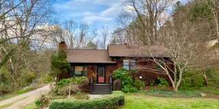 Beautiful Creekside Cottage in North Asheville Gallery 1