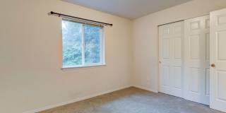 3 Bedroom, 2.5 Bath Condo in Madrona Heights - Water/Sewer/Garbage included! Gallery 12