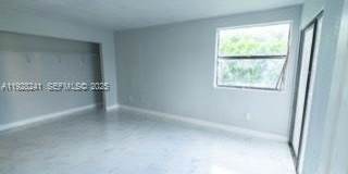 975 North Franklin Avenue Gallery 4