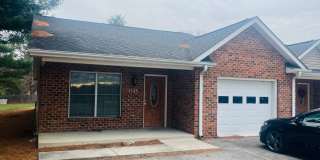 3 Bedroom, 2 Bath Townhouse Gallery 1