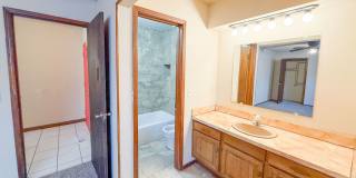 Prime Edmond Location | 3-Bed Duplex Near Boulevard & Broadway Gallery 14