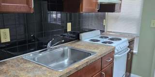 Large 2 bedroom, 1 bathroom HOUSE Gallery 1