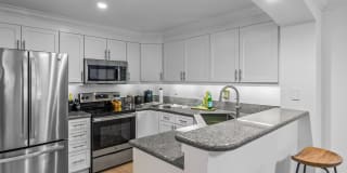 VILLAGGIO ON YARROW BAY Gallery 1