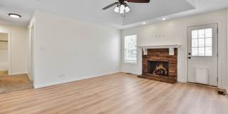 Pet Friendly Three Bedroom with Bonus! Gallery 4