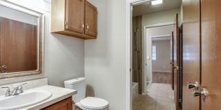 2 Bed Jack & Jill Bathroom  2 Car Garage With Office In The Heart of Yukon! Gallery 28