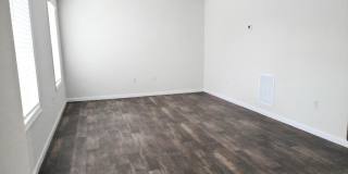2 SKIP LN Gallery 20