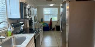 Beatifully updated Beach condo FULLY FURNISHED ANNUAL RENTAL 2/2 Gallery 8