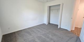 Beautiful 2 bed/ 2 bath Townhome w/ Balcony, Garage & Community Pool Gallery 24