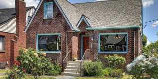 Stunning 3bed/3.5bath Brick Home in Ballard! Gallery 1